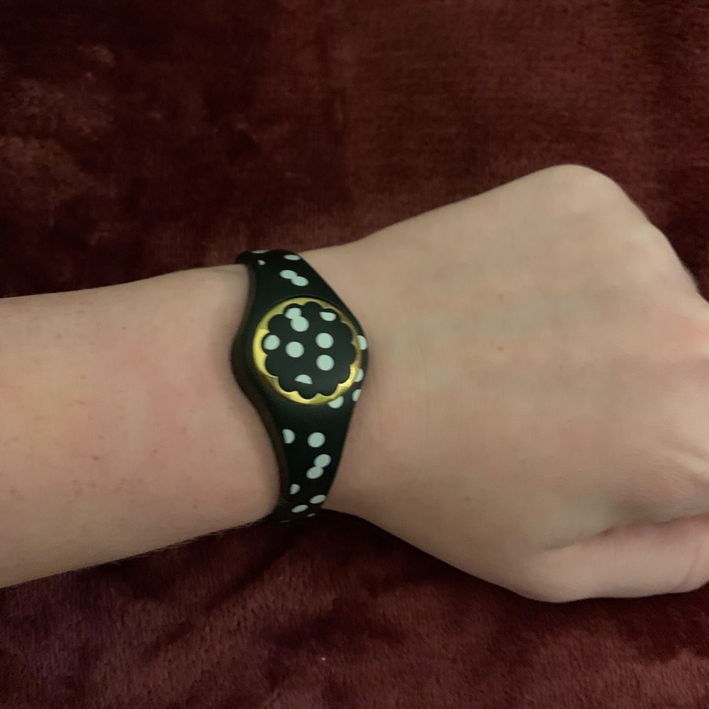Kate spade NewYork Scallop activity tracker